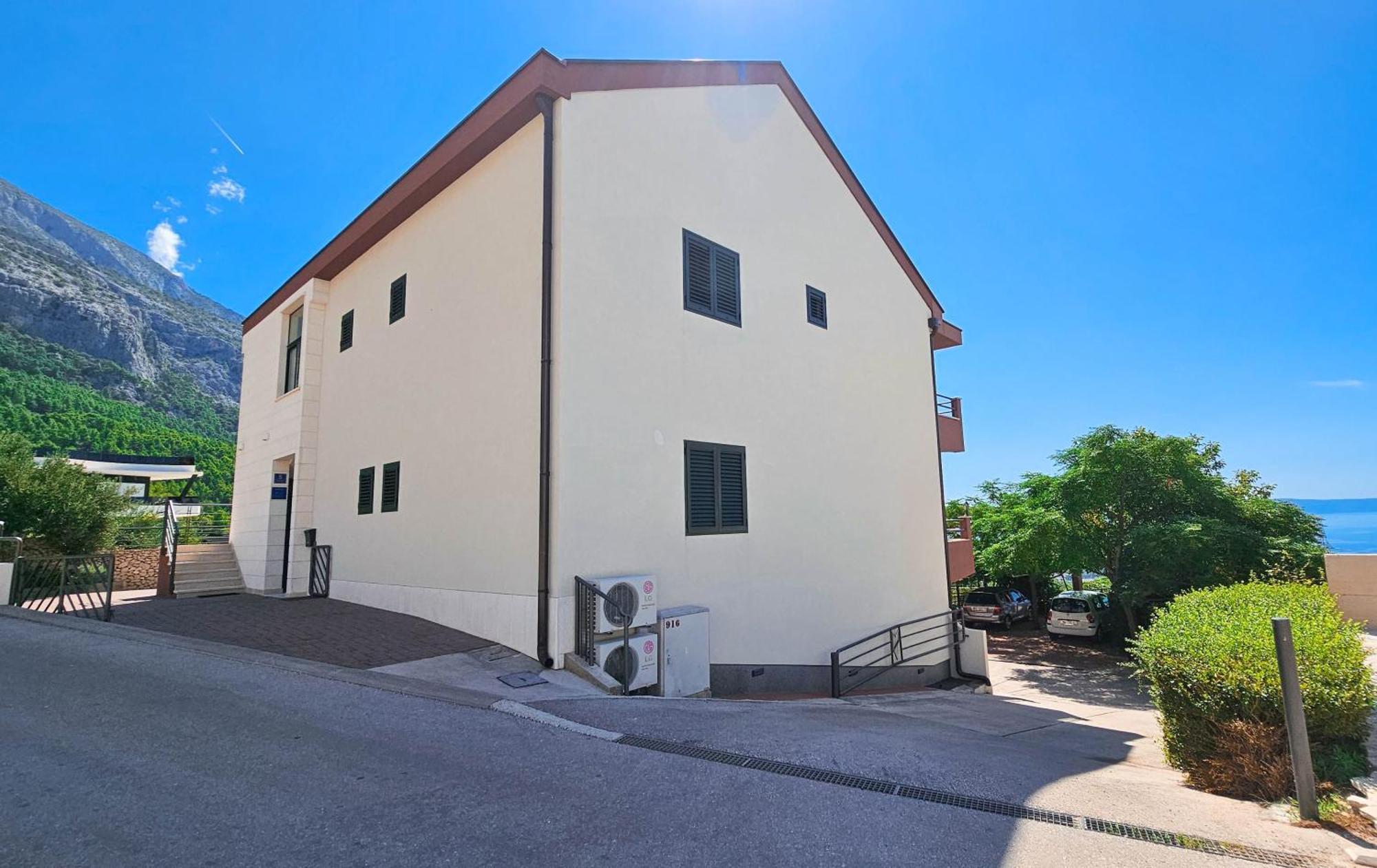 Apartments Vukovic Vanja Макарска Экстерьер фото